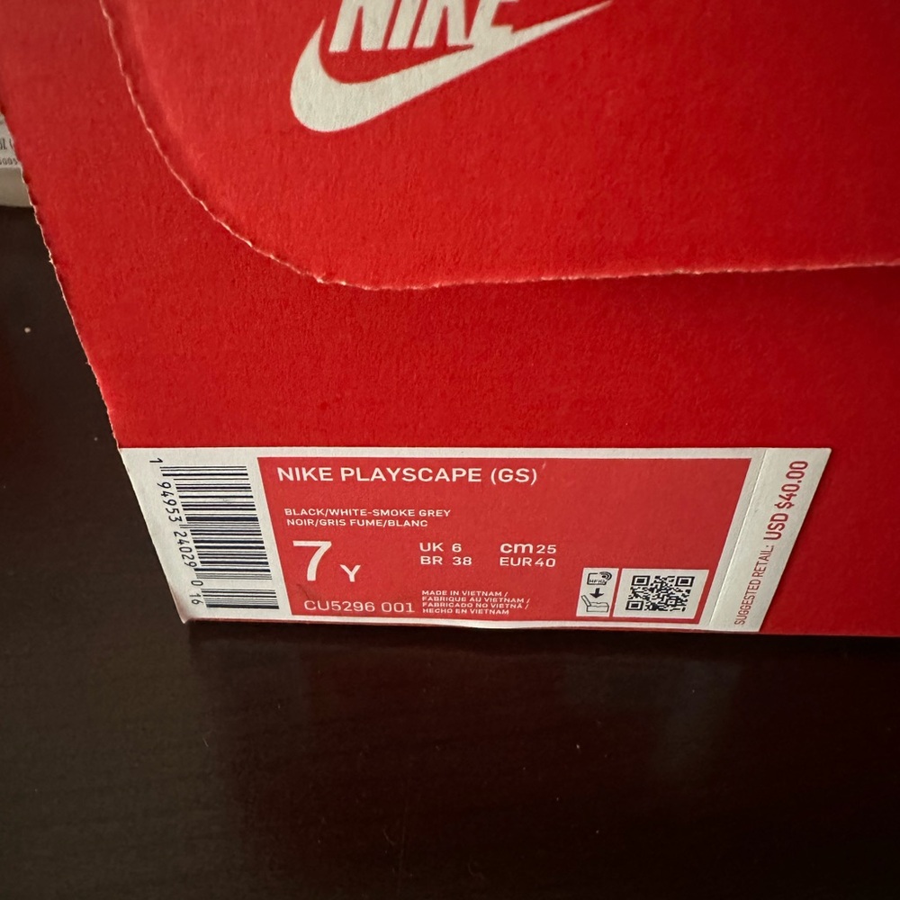 Nike Playscape GS in Black and White